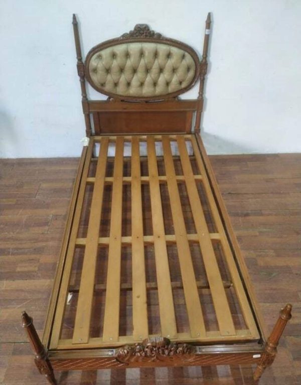 JUEGO DE CAMA CON CAPITONE Y MESA DE LUZ CON MARMOL FRANCES LUIS XVI. COD: 63505 - Image 3