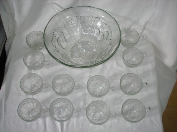 PONCHERA CON 12 TAZAS EN VIDRIO Y CUCHARON ACRILICO. COD: 62904