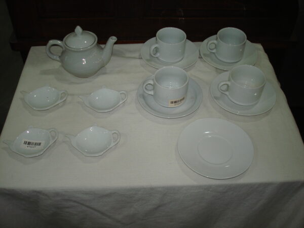 JUEGO DE TE O CAFÉ PORCELANA BLANCA 14 PIEZAS. COD: 473107