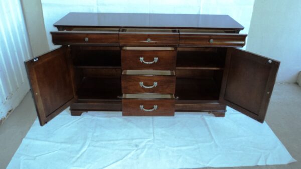 MUEBLE BAJO EN GUINDO, MADE IN U.S.A DREXEL HERITAGE FURNITURE. COD: 53423 / 78407 - Image 9