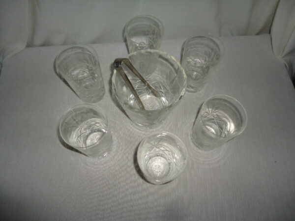 JUEGO DE HIELERA Y 6 VASOS DE CRISTAL TALLADO INCLUYE PINZA. COD: 71104 - Image 3