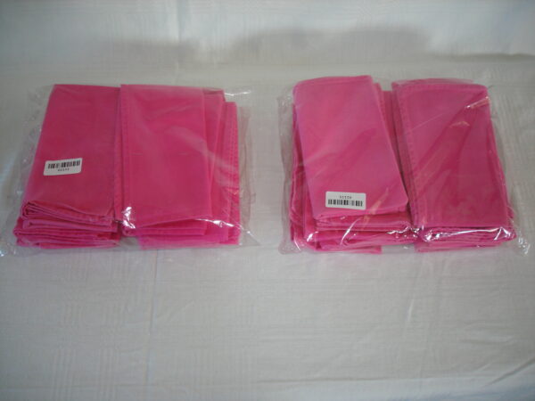 2 PAQUETES CON 12 SERVILLETAS CADA UNO COLOR FUCSIA A ESTRENAR. COD: 62101 - Image 2