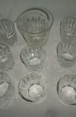 JUEGO DE HIELERA Y 8 VASOS DE CRISTAL TALLADO PARA WHISKY. COD: 72010