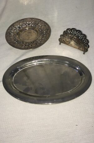 CONJUNTO DE TRES PIEZAS SERVILLETERO, MASITERO Y FUENTE OVAL. COD: 45819/473134/41811