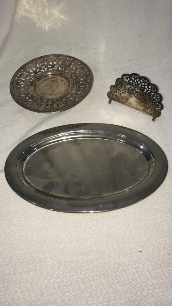 CONJUNTO DE TRES PIEZAS SERVILLETERO, MASITERO Y FUENTE OVAL. COD: 45819/473134/41811