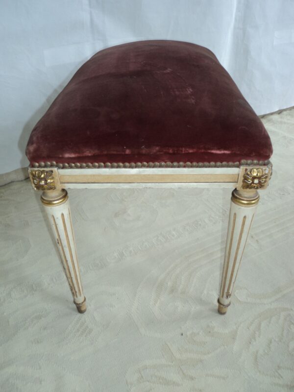 BANQUETA DE DORMITORIO ESTILO FRANCES LUIS XVI PATINADA. COD: 82304 - Image 6