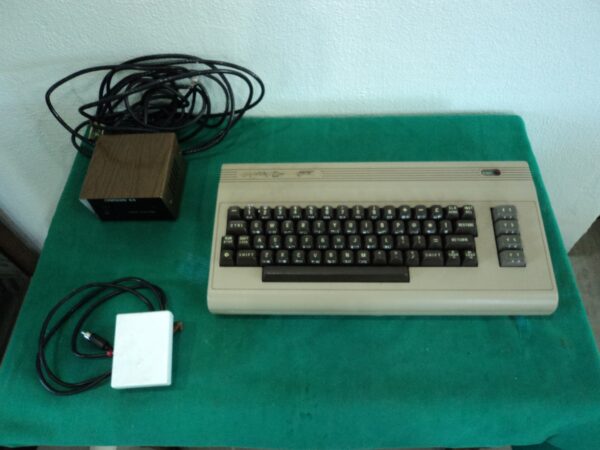COMPUTADORA VINTAGE COMMODORE 64 + DATASSETTE UNIT + 2 JOYSTICK. COD: 81503 - Image 18