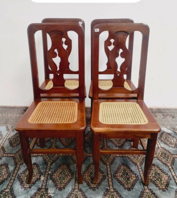 4 SILLAS DE ROBLE ANTIGUO ESTERILLADAS MODELO THOMPSON. COD: 85103