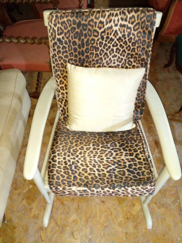 MECEDORA VINTAGE ESTILO VIENES CON ALMOHADONES ANIMAL PRINT. COD: 86103 - Image 3
