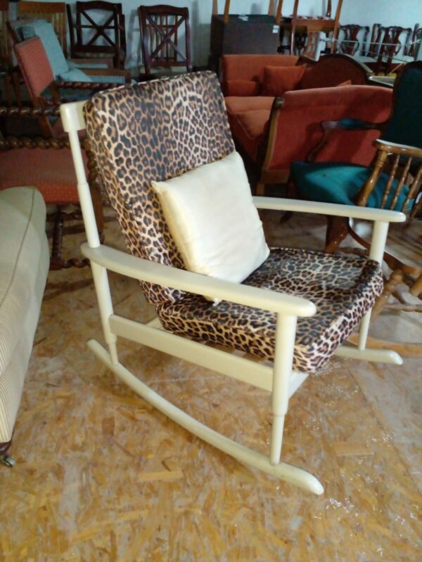 MECEDORA VINTAGE ESTILO VIENES CON ALMOHADONES ANIMAL PRINT. COD: 86103 - Image 5