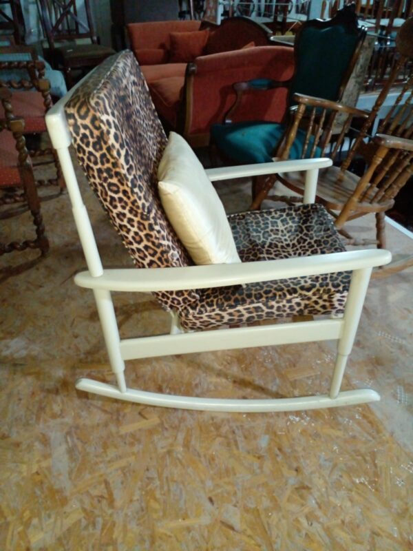 MECEDORA VINTAGE ESTILO VIENES CON ALMOHADONES ANIMAL PRINT. COD: 86103 - Image 9
