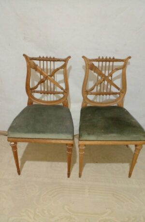 2 SILLAS ESTILO FRANCES LUIS XVI TALLADAS RESPALDO LIRA ANTORCHA. COD: 86010