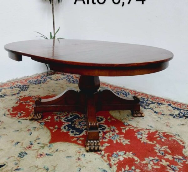 MESA DE COMEDOR EN NOGAL ITALIANO CON DOS TABLAS DE ALARGUE. COD: 87209
