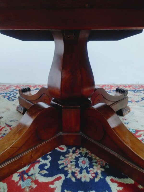 MESA DE COMEDOR EN NOGAL ITALIANO CON DOS TABLAS DE ALARGUE. COD: 87209 - Image 7