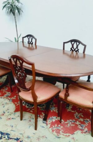 JUEGO DE COMEDOR ESTILO INGLES SHERATON CON SILLONES DE CABECERA. COD: 87220