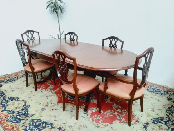 JUEGO DE COMEDOR ESTILO INGLES SHERATON CON SILLONES DE CABECERA. COD: 87220