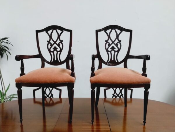 JUEGO DE COMEDOR ESTILO INGLES SHERATON CON SILLONES DE CABECERA. COD: 87220 - Image 17