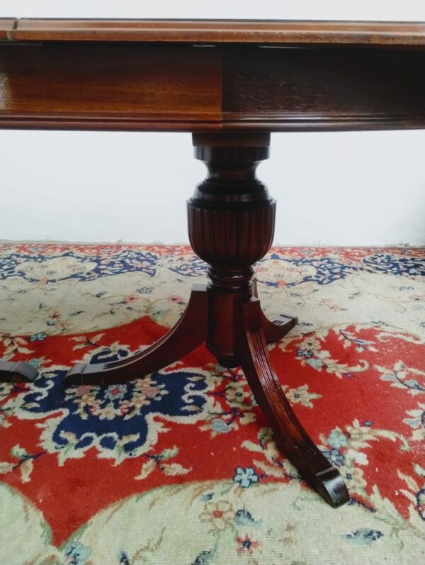 JUEGO DE COMEDOR ESTILO INGLES SHERATON CON SILLONES DE CABECERA. COD: 87220 - Image 7