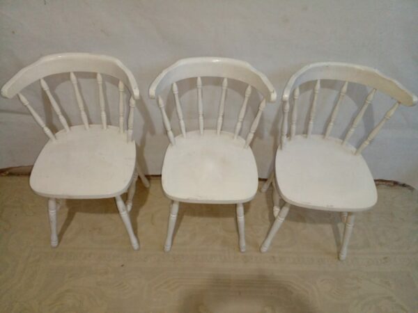 3 SILLAS WINDSOR PINTADAS DE BLANCO. COD: 87217 - Image 3