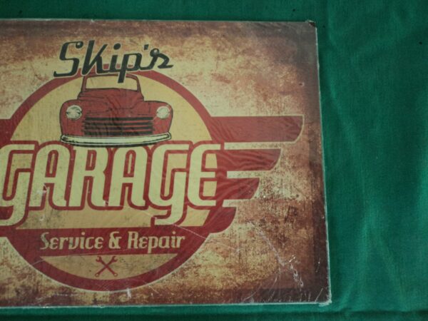 CARTEL VINTAGE PLOTEADO SOBRE GALVANIZADO GARAGE SERVICE & REPAIR. COD: 31007 - Image 4