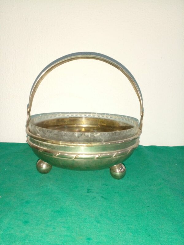 CENTRO DE MESA ANTIGUO METAL PLATEADO JARDINERA. COD: 44301