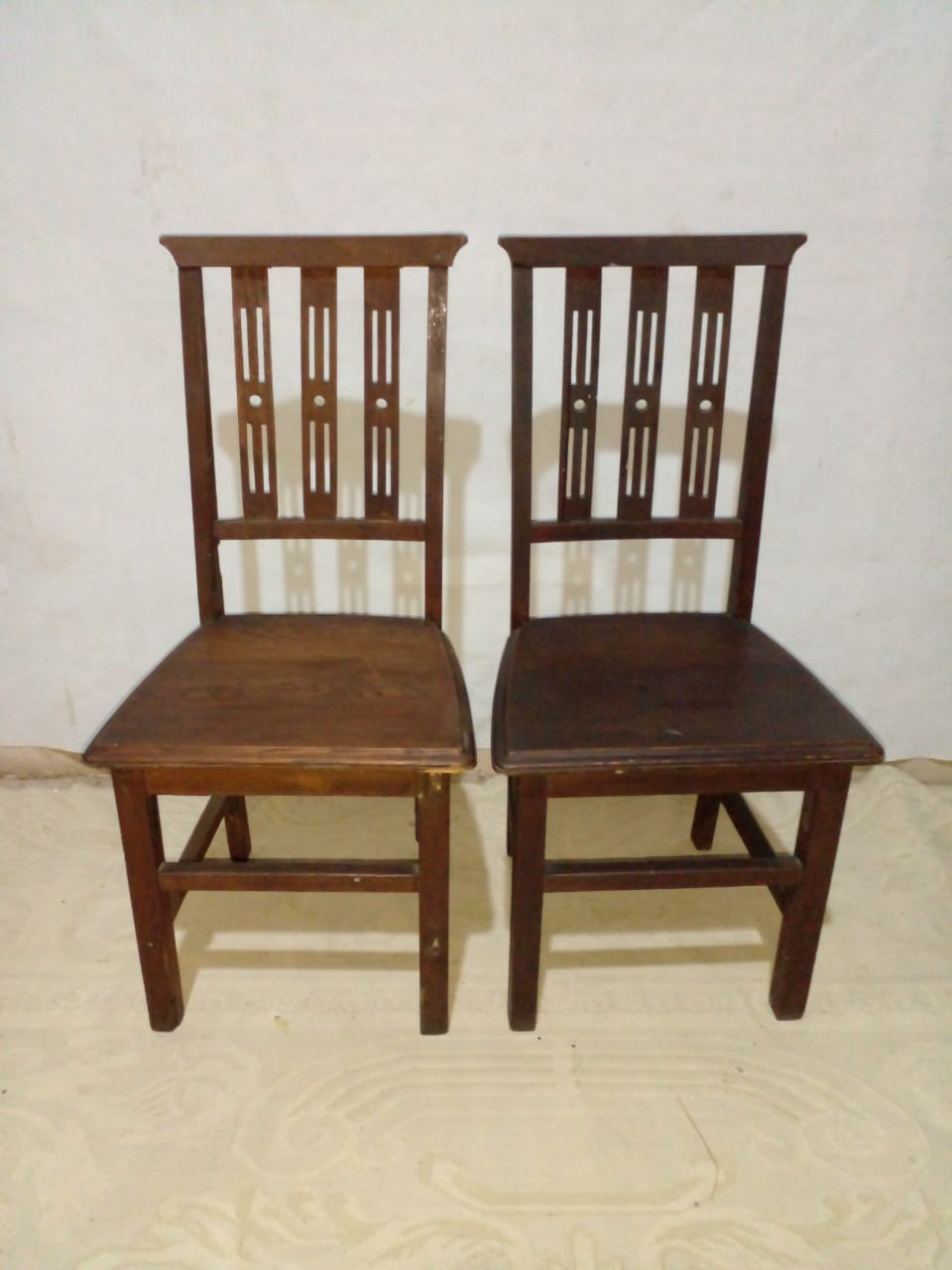 PAR DE SILLAS DE ROBLE ANTIGUAS IDEAL SALA O ESCRITORIO. COD: 87231