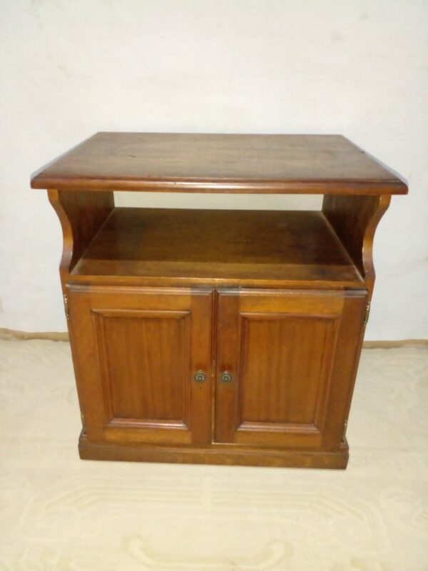 MUEBLE PARA TV EN ROBLE CEREJEIRA, MUEBLE AUXILIAR 2 PUERTAS. COD: 86701