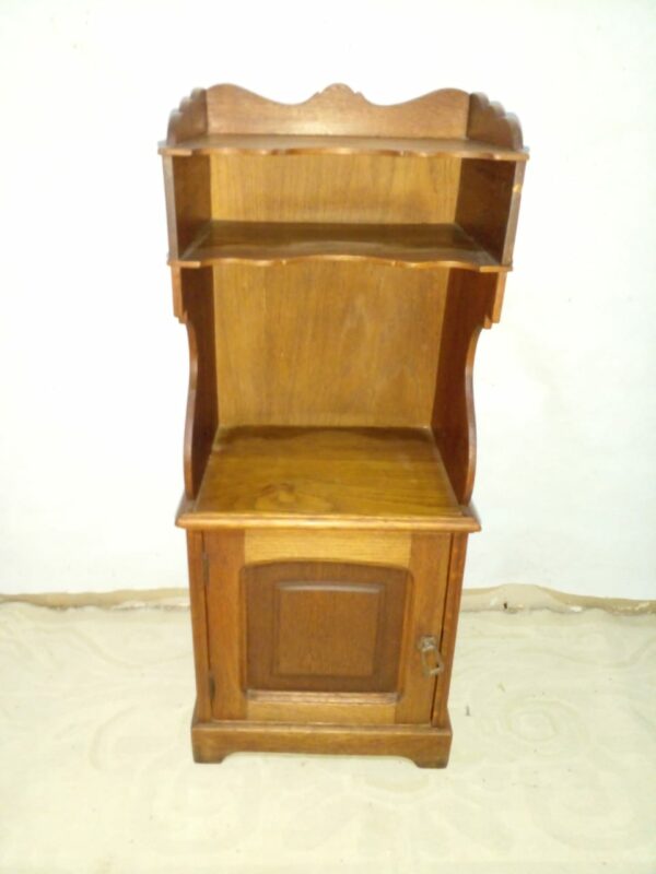 MESA DE LUZ CON REPISA ANTIGUA EN ROBLE .COD: 84708
