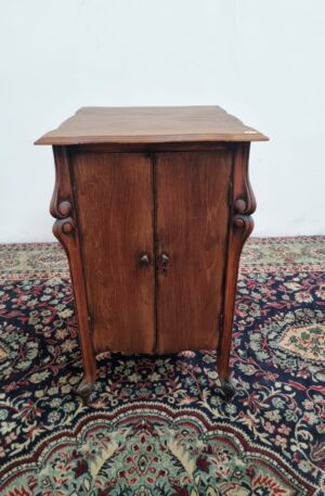 MUEBLE ANTIGUO MUSIQUERO EN ROBLE AÑOS 1920 / 1940 . COD: 89304