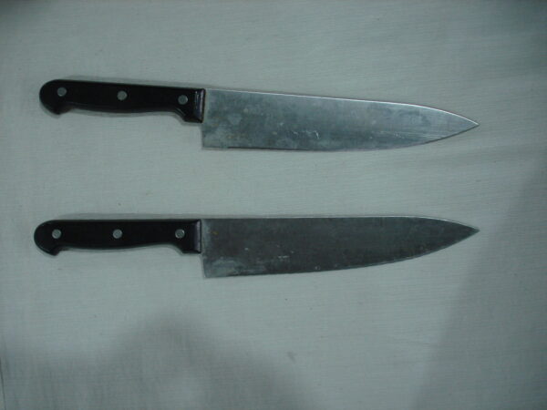 2 CUCHILLOS ACERO INOXIDABLE FILO DENTADO. COD: 41825