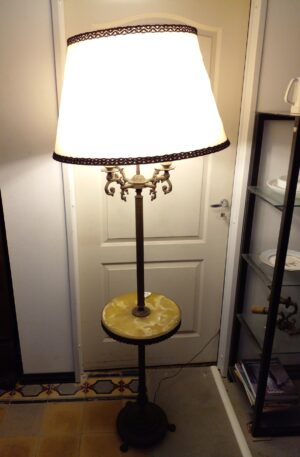 LAMPARA DE PIE ANTIGUA EN BRONCE Y MARMOL 5 LUCES. COD: 90507