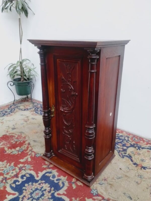 MUEBLE ANTIGUO UNA PUERTA ESTILO RENACIMIENTO ITALIANO EN NOGAL. COD: 90804 - Image 5