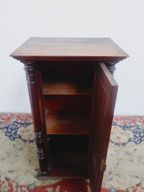 MUEBLE ANTIGUO UNA PUERTA ESTILO RENACIMIENTO ITALIANO EN NOGAL. COD: 90804 - Image 6