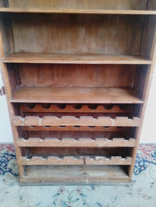 BIBLIOTECA ANTIGUA DE ROBLE CON BODEGA PARA 21 BOTELLAS. COD: 90806 - Image 6