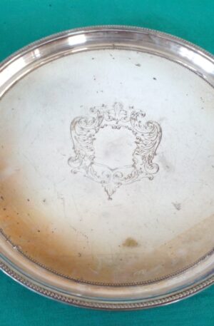 FUENTE ANTIGUA LABRADA METAL PLATEADO. COD: 89804