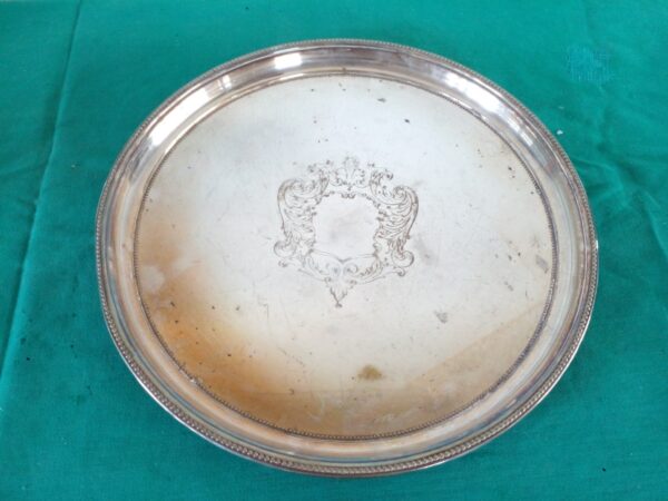 FUENTE ANTIGUA LABRADA METAL PLATEADO. COD: 89804