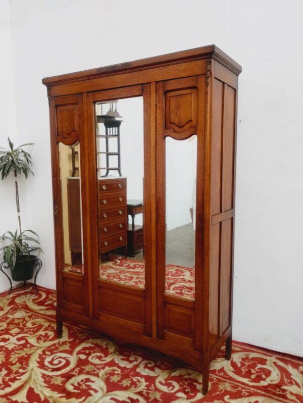 ROPERO ANTIGUO DE ROBLE TRES LUNAS BISELADAS IMPECABLE. COD: 91005