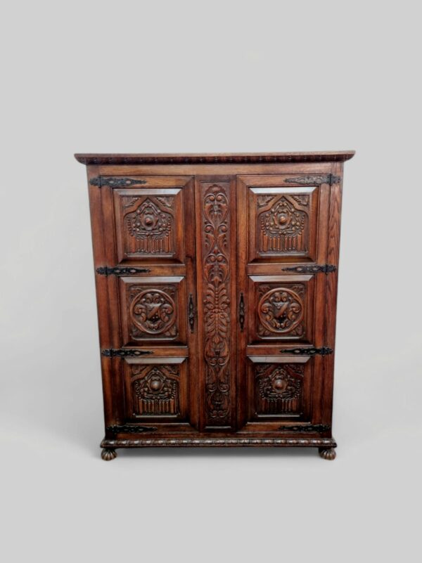 MUEBLE ANTIGUO ARMARIO COLONIAL ESPAÑOL EN ROBLE TALLADO. COD: 91203