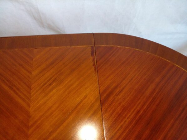 MESA DE COMEDOR ESTILO INGLES EN CAOBA CON TABLA DE ALARGUE. COD: 90703 - Image 10