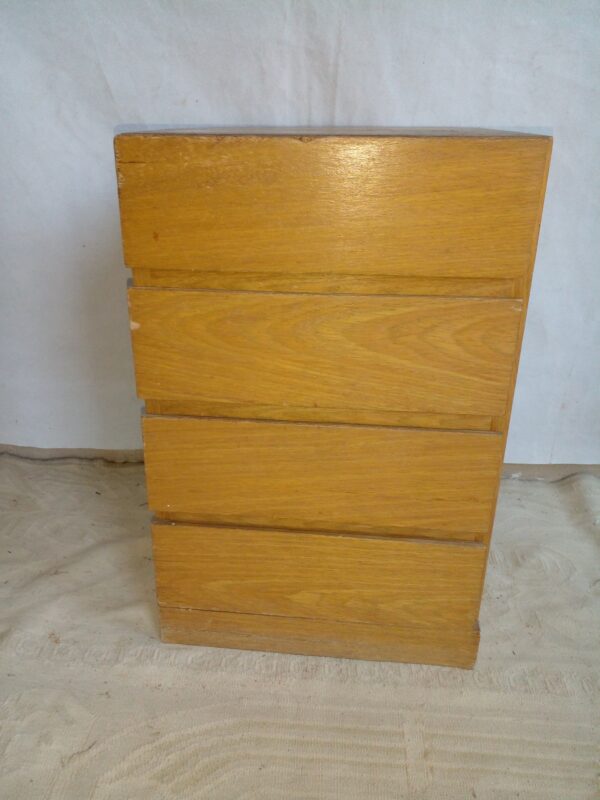 CAJONERA DE PLACARD Y MESA CON DIVISIONES OFERTA POR EL LOTE DE MUEBLES. C 72602 /05