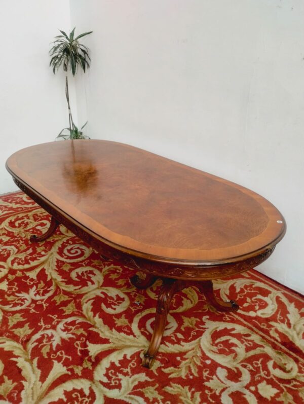 MESA DE COMEDOR ESTILO INGLES SHERATON EN PLUMA DE CAOBA. COD: 91505 - Image 7