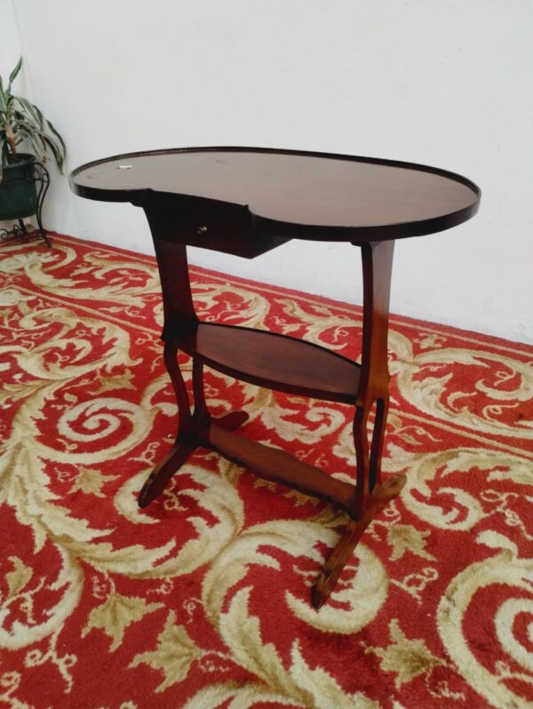 MESA DE SALA ESTILO INGLES EN CAOBA, PETIT MUEBLE MESITA RIÑON. COD: 91601 - Image 2