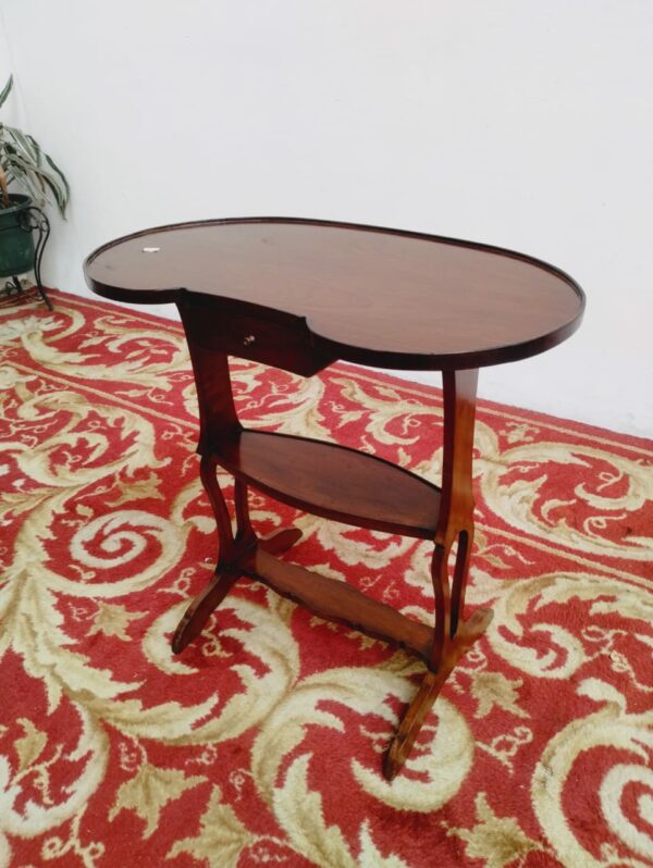MESA DE SALA ESTILO INGLES EN CAOBA, PETIT MUEBLE MESITA RIÑON. COD: 91601 - Image 4