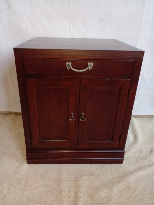 MUEBLE INGLES 2 PUERTAS EN GUINDO, DREXEL HERITAGE. COD: 57214