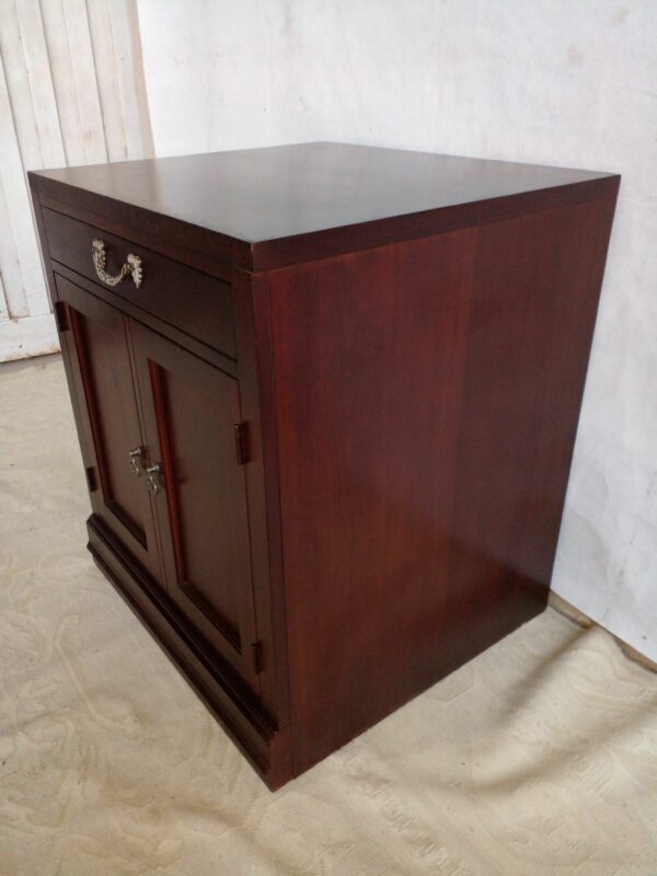 MUEBLE INGLES 2 PUERTAS EN GUINDO, DREXEL HERITAGE. COD: 57214 - Image 4