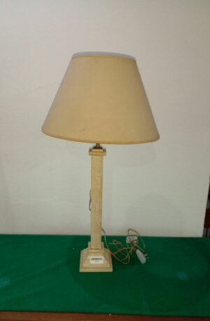 LAMPARA DE MESA EN MARMOLINA ESTILO INGLES. COD: 91813