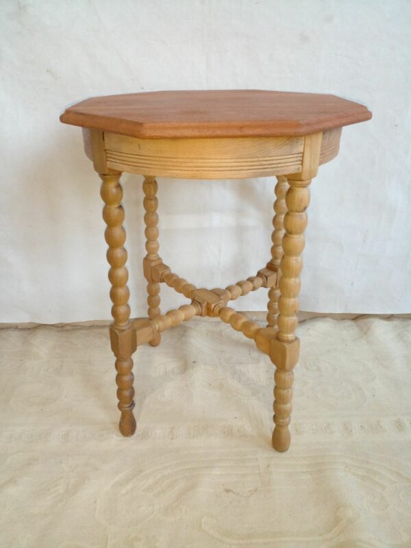 MESA DE SALA ANTIGUA ESTILO JACOBINO MADERA LAVADA NATURAL. COD: 85005