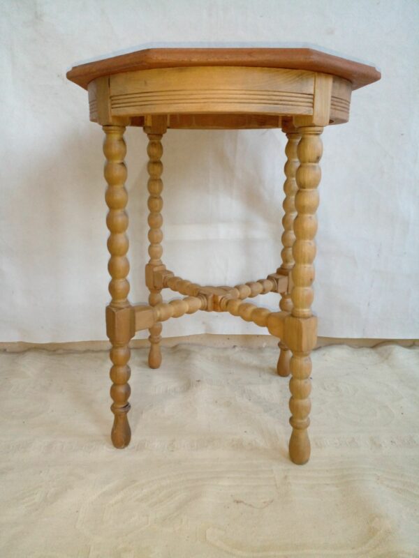 MESA DE SALA ANTIGUA ESTILO JACOBINO MADERA LAVADA NATURAL. COD: 85005 - Image 3