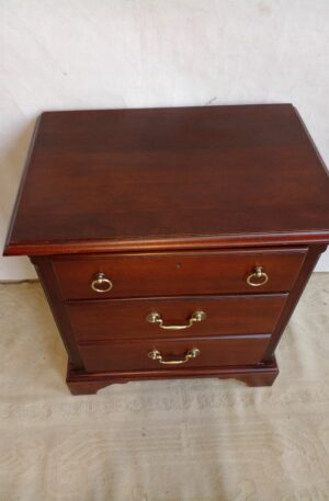 MESA DE LUZ ESTILO INGLES MADE IN USA EN GUINDO DREXEL HERITAGE. COD: 78809