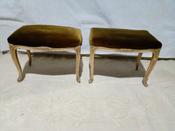 2 BANQUETAS ANTIGUAS ESTILO FRANCES LUIS XV PARA DORMITORIO. COD: 93501 - Image 2